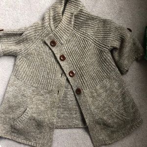 Comfy detailed buttons sweater
